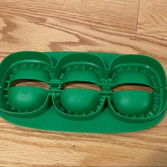 Tupperware Mini Empanada Maker Turnover Calzone Pie Press Pastry Mold - Picture 3 of 3